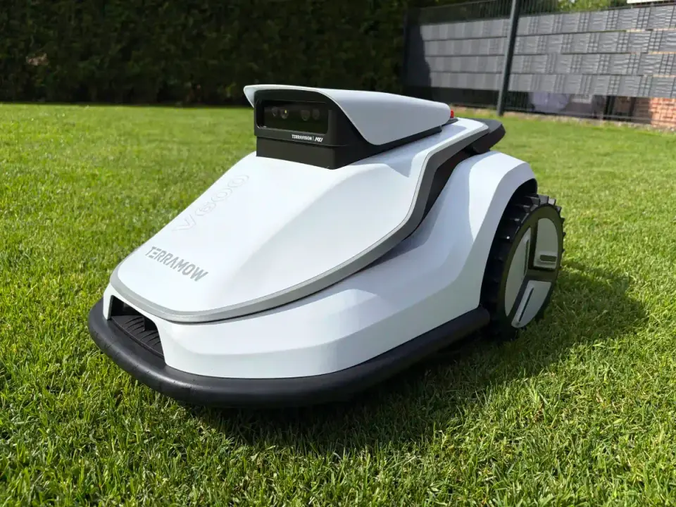 Der Terramow V600 Mähroboter mit Top-Kamera