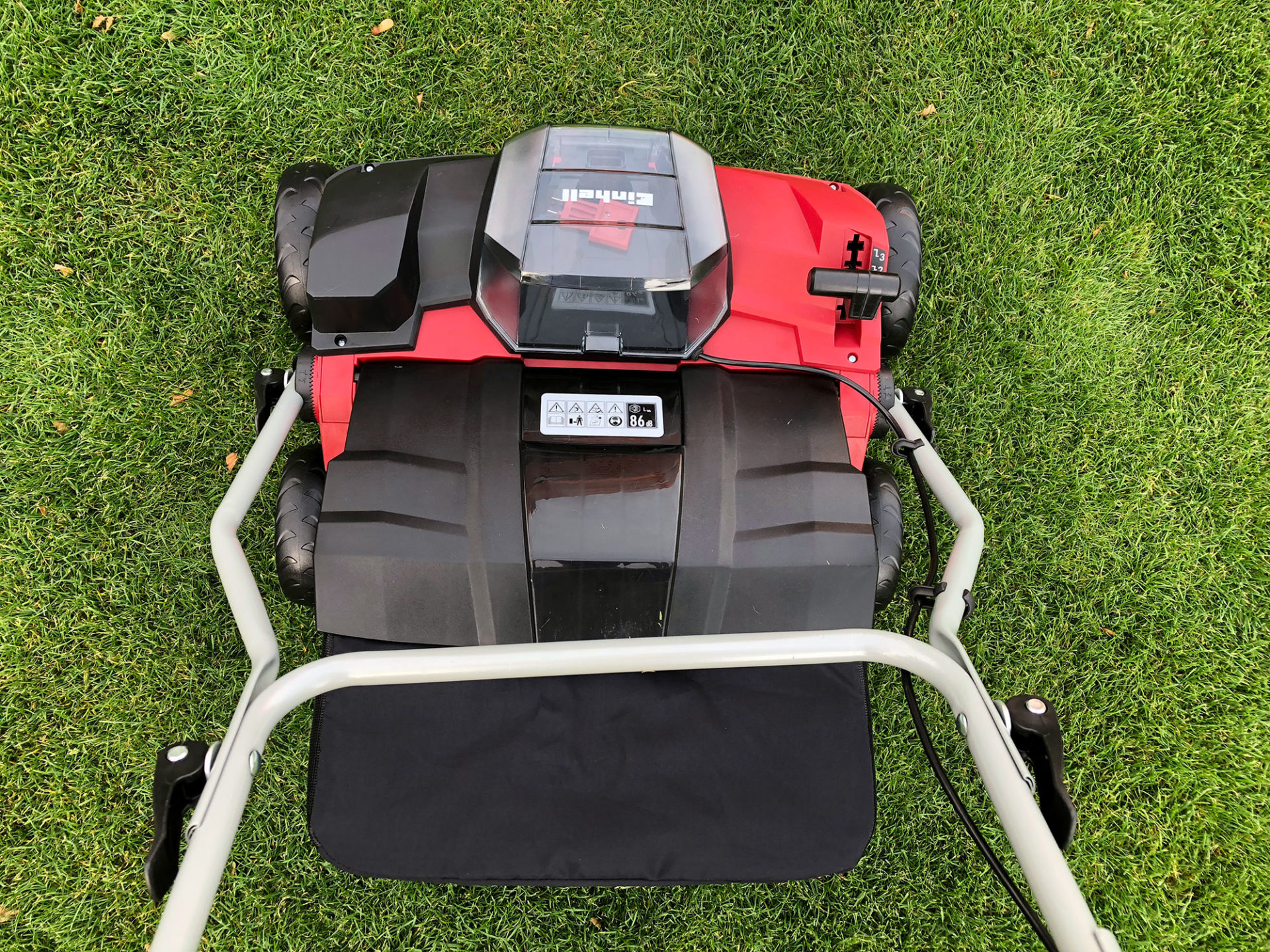 Einhell AkkuVertikutierer im Test Vielseitige Rasenpflege