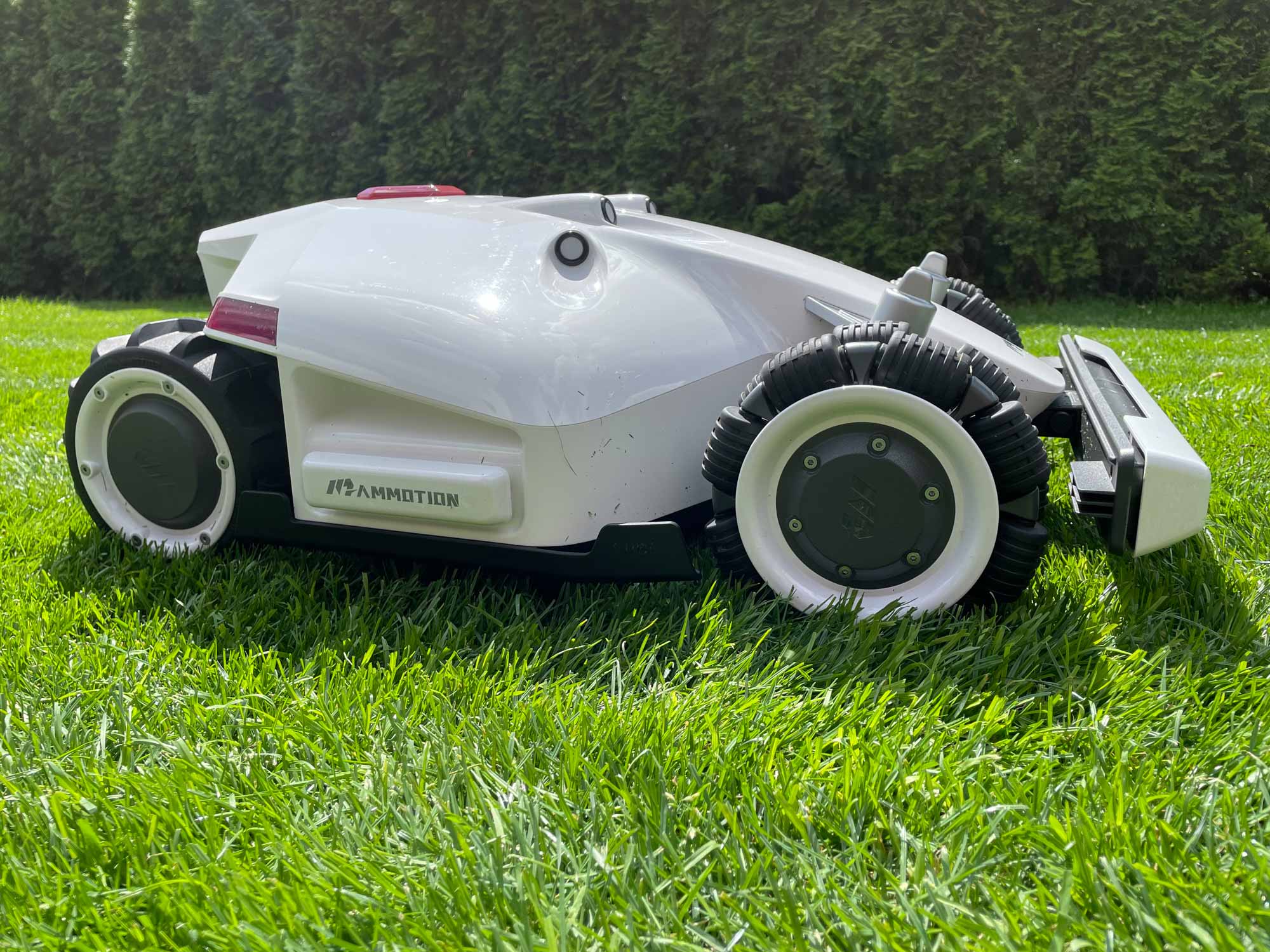 Luba AWD 1000 Unsere Erfahrungen mit dem RTK Mähroboter