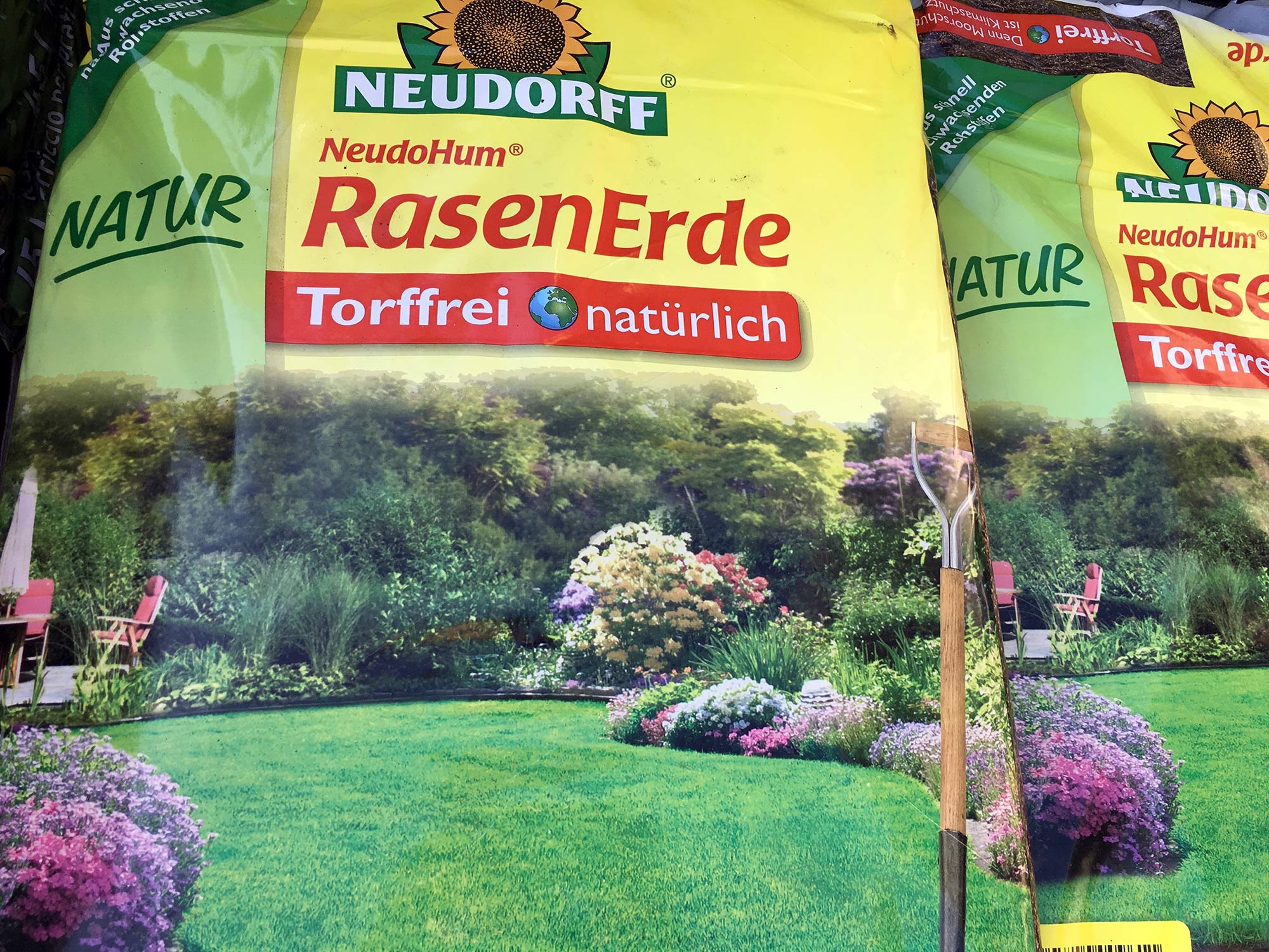Gute Rasenerde kaufen - Welche Zusammensetzung wählen?