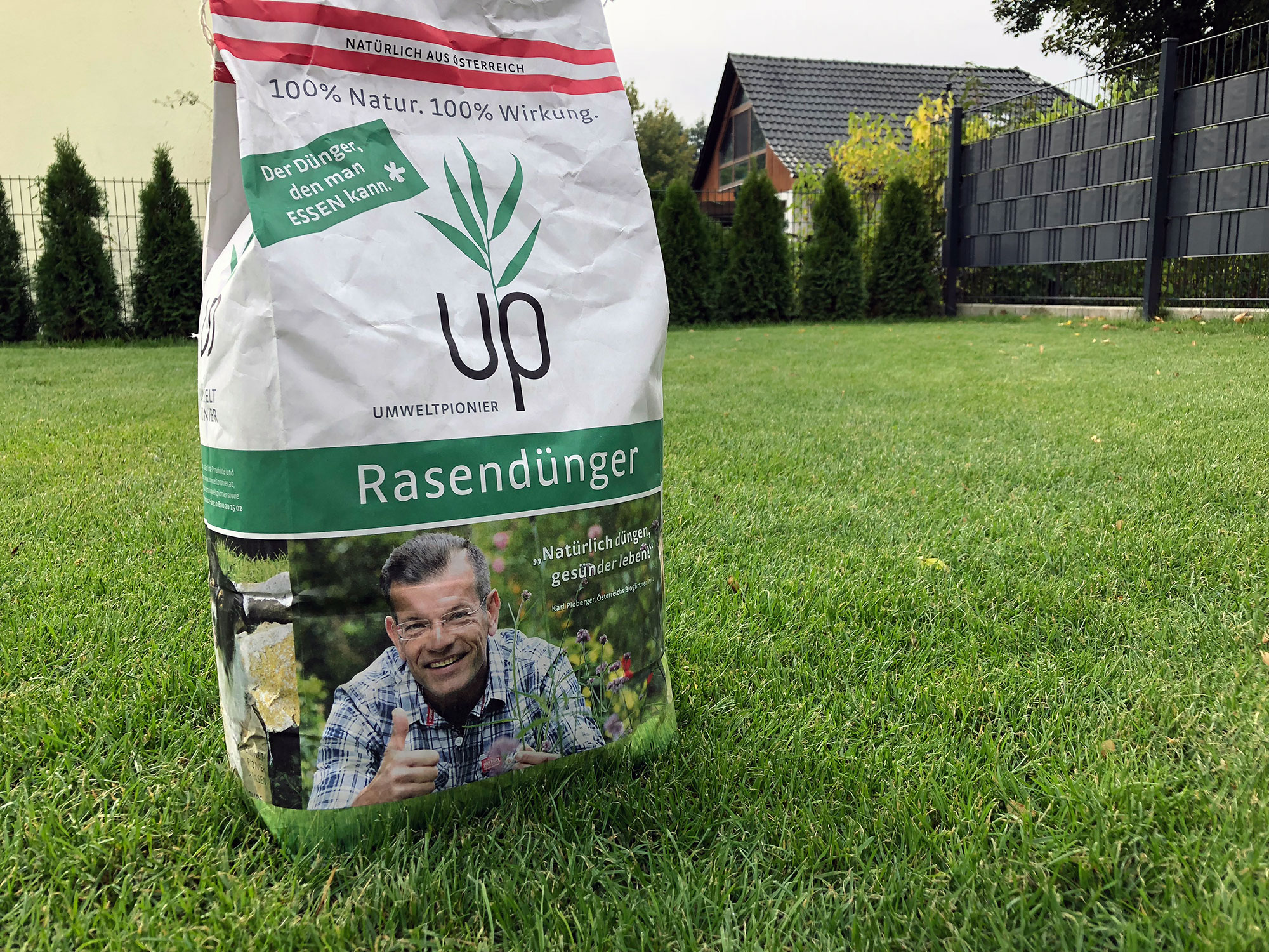 Organischer Rasendünger von up